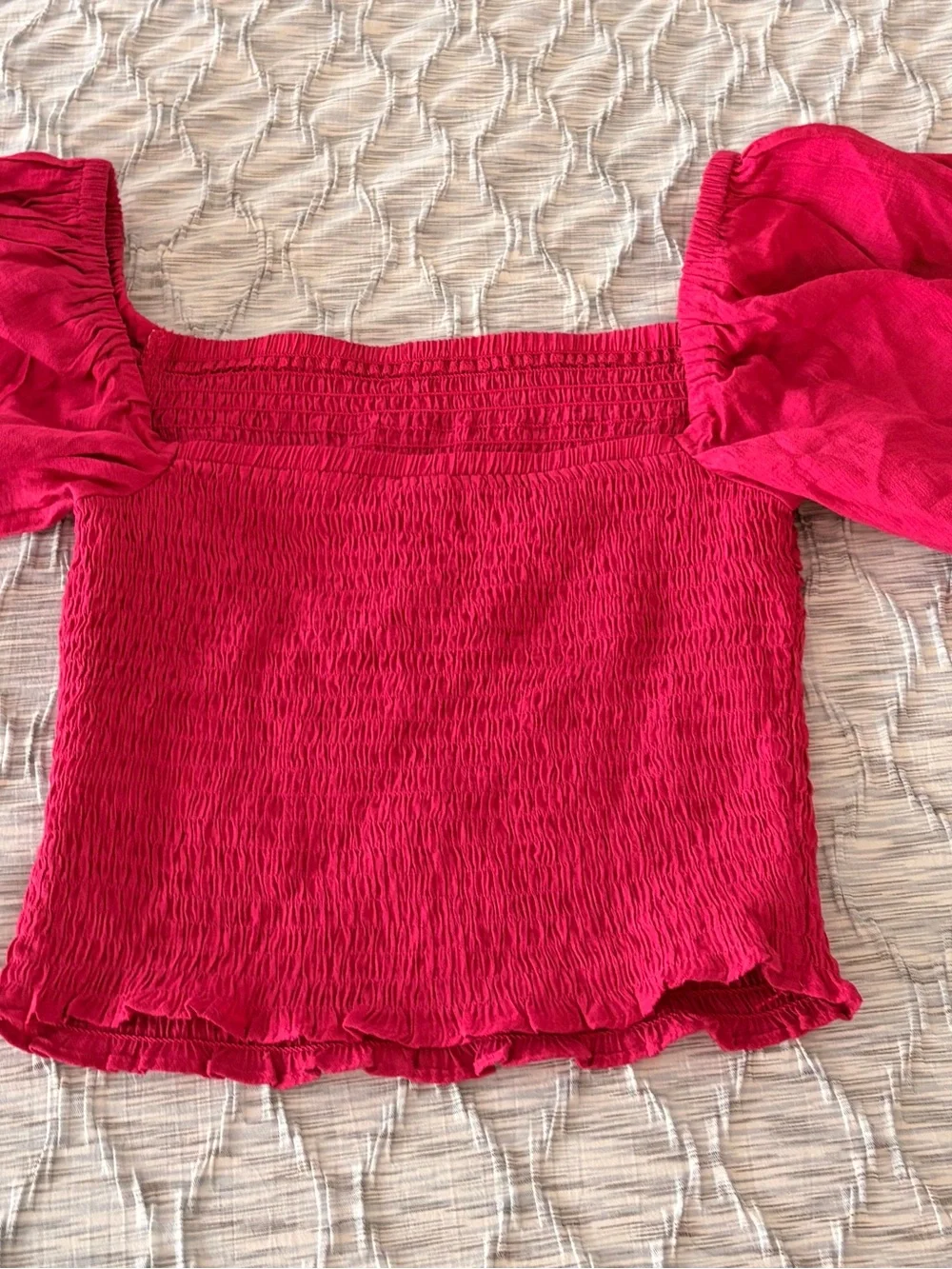 Express Bright Fuchsia Puff Sleeve Smocked Crop Top
